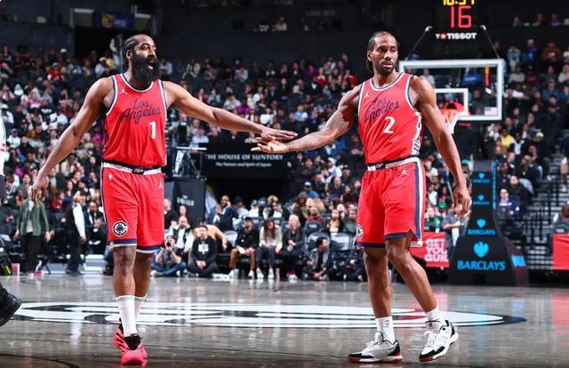 开云下载-快船欲填补鲍威尔空缺盯上3将 祖巴茨去绿军换西蒙斯?