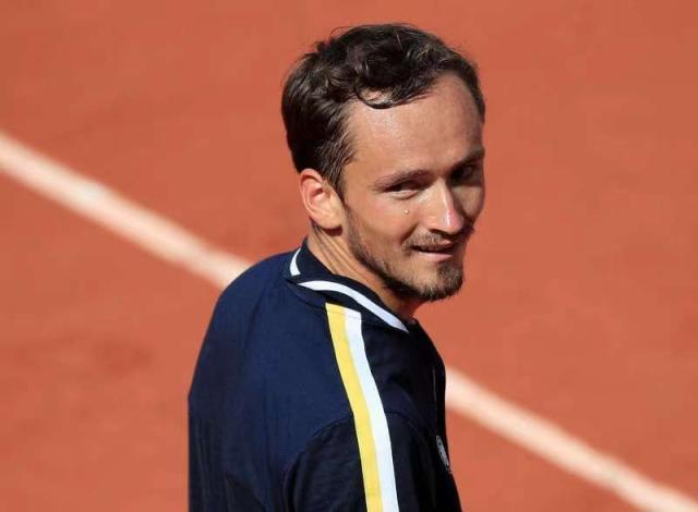 开云体育-张奔斗:这枚红土软蛋怎么突然就硬了?